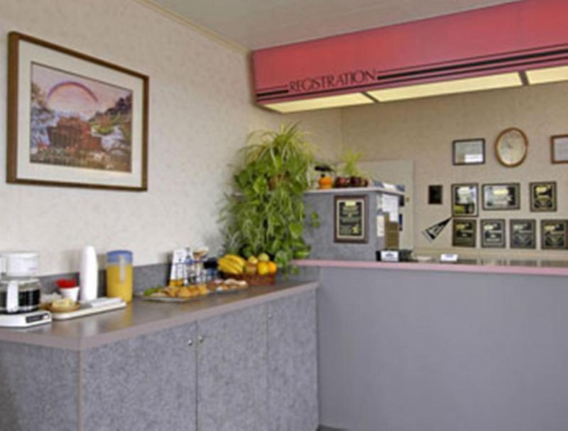 Redwood Inn เครสเซนต์ซิตี ภายนอก รูปภาพ