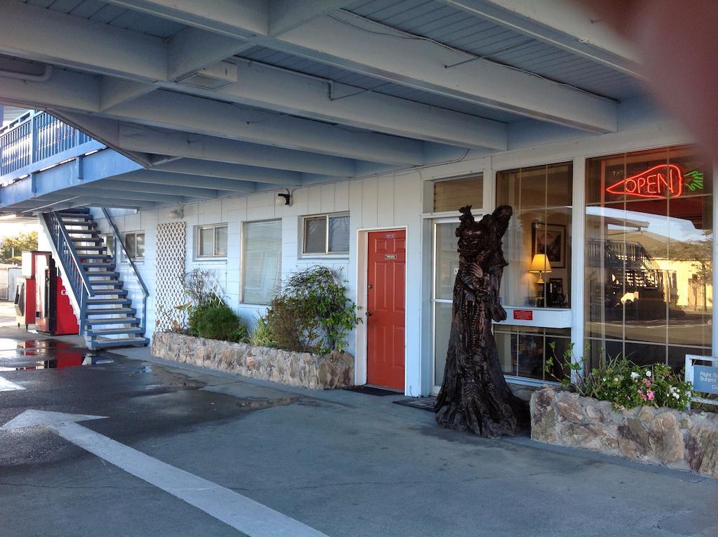 Redwood Inn เครสเซนต์ซิตี ภายนอก รูปภาพ